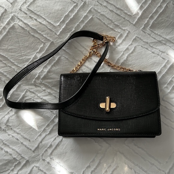 Marc Jacobs Handbags - Marc Jacobs Crossbody bag.